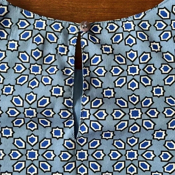 Printed sleeveless blouse - Picture 9 of 9